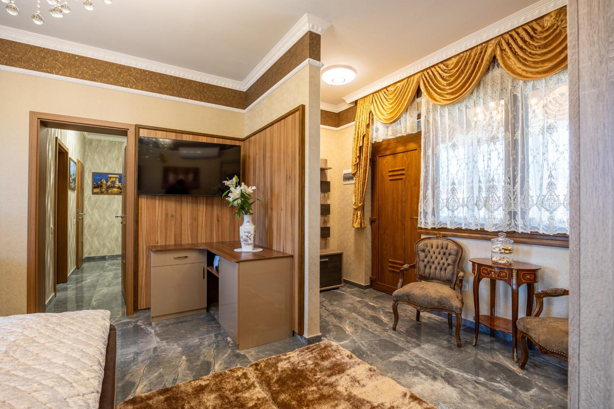 Bed and Breakfast Voeroes Alom Panzio Tiszakécske Exterior foto